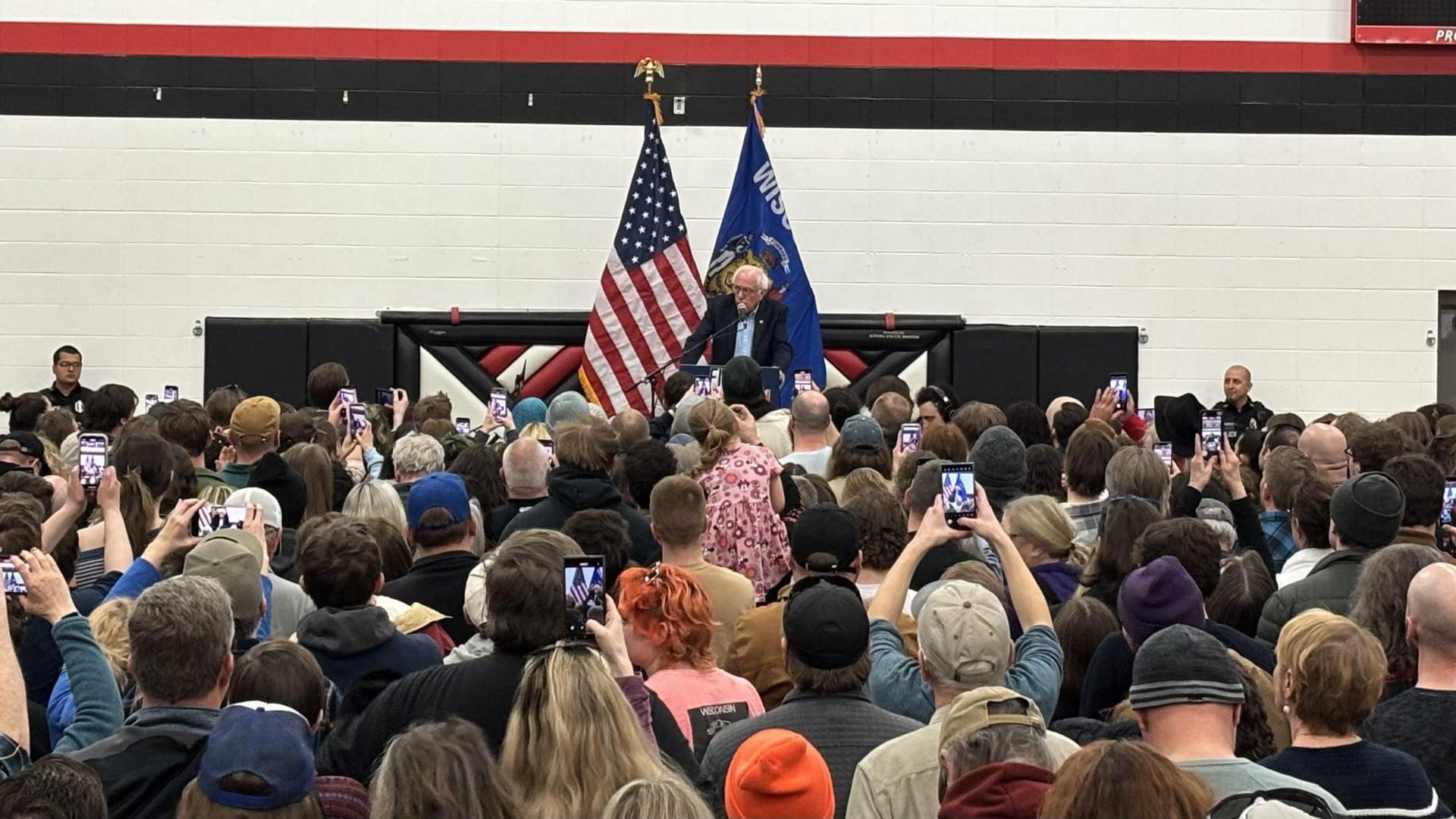 Altoona School Sees Thousands for Senator Bernie Sanders Rally